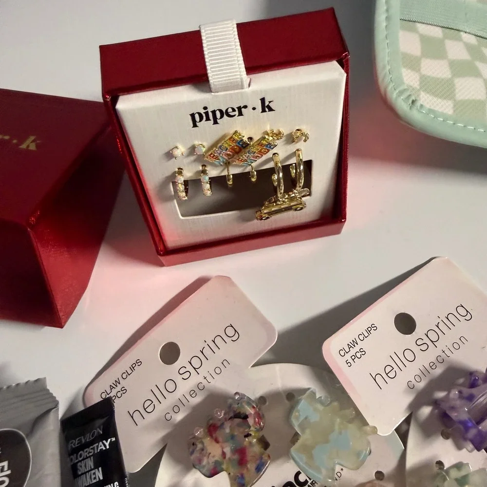 Beauty Accessory Bundle Piper-K Earrings PopSockets Scunci Clips Makeup Bag NEW